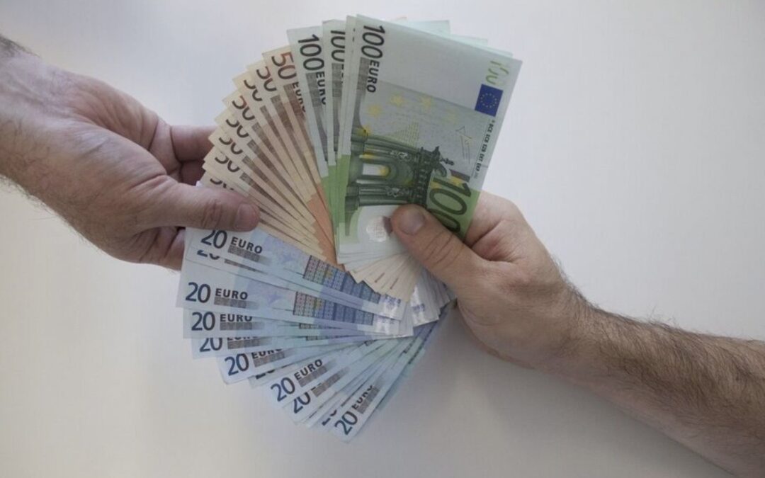 LE PARISIEN – Seine-et-Marne : la prof avait caché 70 000 euros dans le congélateur