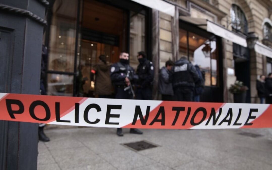 Paris : la balise de la police avait été placée trop tôt sur leur scooter, les braqueurs à la hache libérés